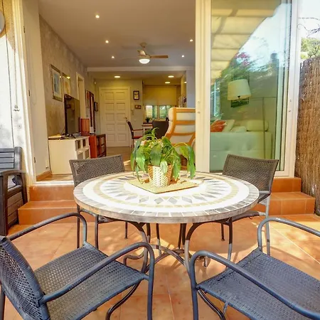 Tenis By Hello Homes Lägenhet