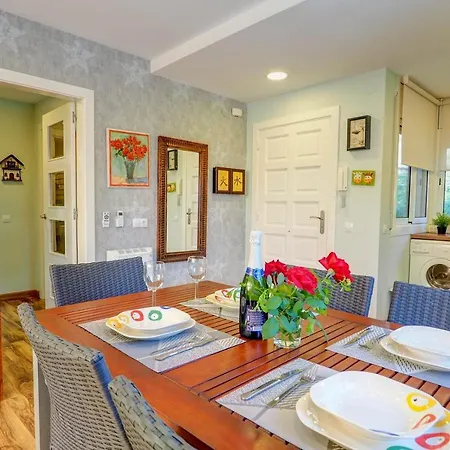 Tenis By Hello Homes *
